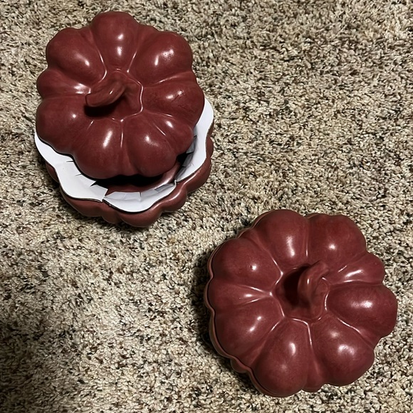 Set 2 Threshold stoneware  Pumpkin jars. NWT. - Picture 1 of 1